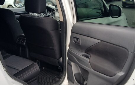 Mitsubishi Outlander III рестайлинг 3, 2019 год, 2 100 000 рублей, 19 фотография