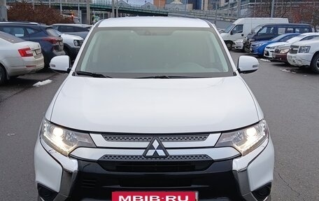 Mitsubishi Outlander III рестайлинг 3, 2019 год, 2 100 000 рублей, 8 фотография