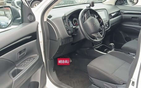 Mitsubishi Outlander III рестайлинг 3, 2019 год, 2 100 000 рублей, 17 фотография