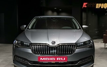 Skoda Superb III рестайлинг, 2019 год, 3 250 000 рублей, 2 фотография