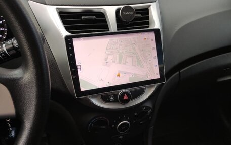 Hyundai Solaris II рестайлинг, 2011 год, 890 000 рублей, 8 фотография