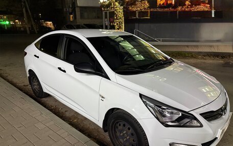 Hyundai Solaris II рестайлинг, 2015 год, 1 150 000 рублей, 2 фотография