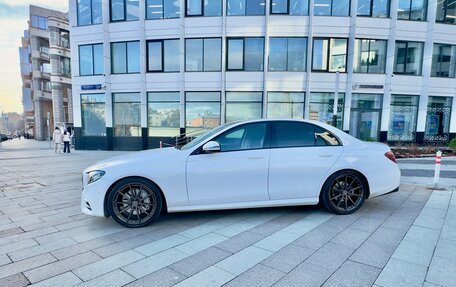 Mercedes-Benz E-Класс, 2018 год, 4 950 000 рублей, 5 фотография