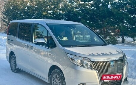 Toyota Esquire I, 2016 год, 2 000 000 рублей, 2 фотография