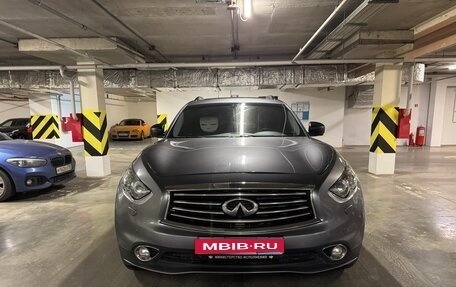 Infiniti QX70, 2015 год, 3 000 001 рублей, 1 фотография