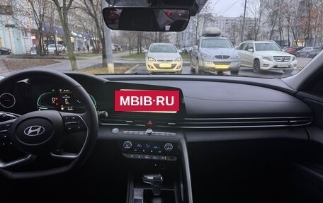 Hyundai Elantra, 2023 год, 2 400 000 рублей, 15 фотография