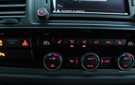 Volkswagen Multivan T6 рестайлинг, 2018 год, 4 950 000 рублей, 11 фотография