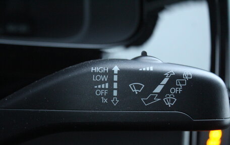 Volkswagen Multivan T6 рестайлинг, 2018 год, 4 950 000 рублей, 17 фотография