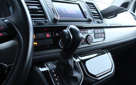 Volkswagen Multivan T6 рестайлинг, 2018 год, 4 950 000 рублей, 13 фотография