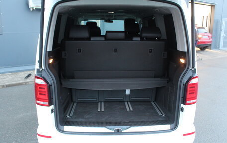 Volkswagen Multivan T6 рестайлинг, 2018 год, 4 950 000 рублей, 21 фотография