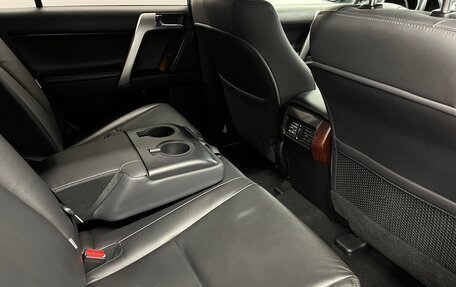 Toyota Land Cruiser Prado 150 рестайлинг 2, 2015 год, 3 299 000 рублей, 16 фотография