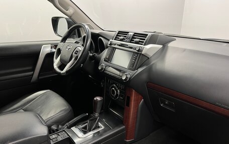 Toyota Land Cruiser Prado 150 рестайлинг 2, 2015 год, 3 299 000 рублей, 12 фотография