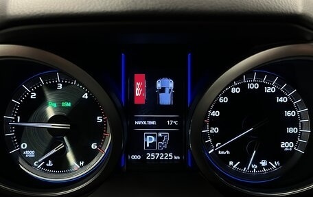 Toyota Land Cruiser Prado 150 рестайлинг 2, 2015 год, 3 299 000 рублей, 9 фотография