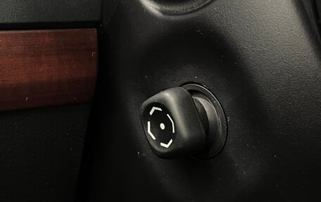 Toyota Land Cruiser Prado 150 рестайлинг 2, 2015 год, 3 299 000 рублей, 20 фотография