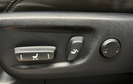 Toyota Land Cruiser Prado 150 рестайлинг 2, 2015 год, 3 299 000 рублей, 24 фотография