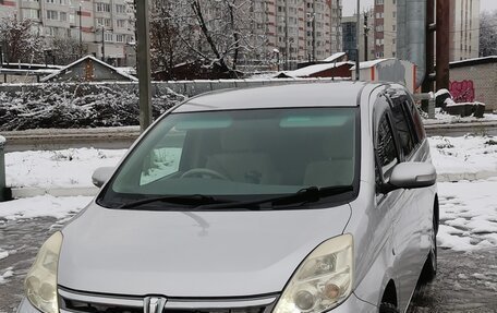 Toyota ISis I, 2011 год, 850 000 рублей, 3 фотография