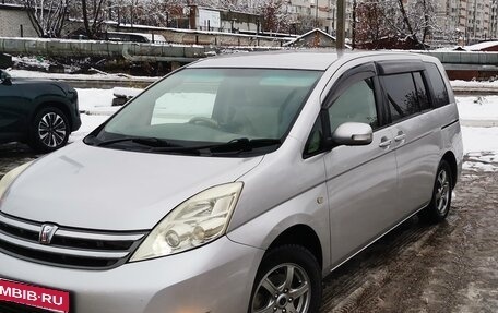 Toyota ISis I, 2011 год, 850 000 рублей, 2 фотография