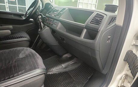 Volkswagen Caravelle T6 рестайлинг, 2018 год, 4 100 000 рублей, 11 фотография