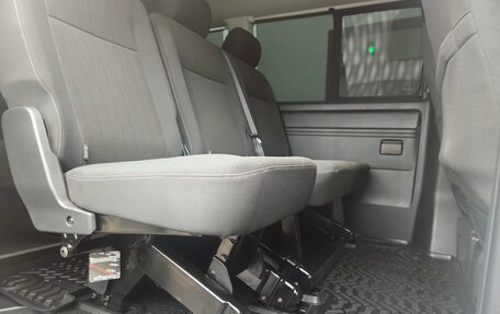 Volkswagen Caravelle T6 рестайлинг, 2018 год, 4 100 000 рублей, 14 фотография