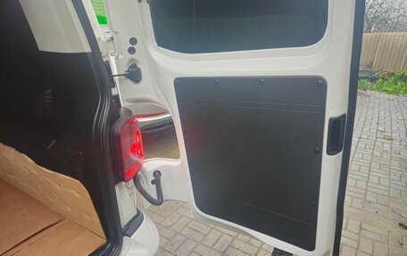 Volkswagen Caravelle T6 рестайлинг, 2018 год, 4 100 000 рублей, 18 фотография