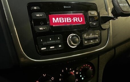 Renault Logan II, 2017 год, 799 000 рублей, 3 фотография