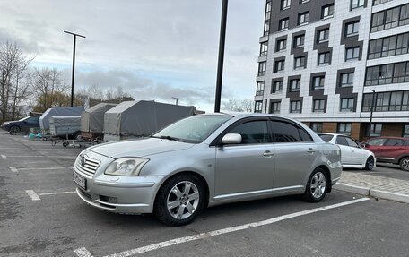 Toyota Avensis III рестайлинг, 2004 год, 534 000 рублей, 2 фотография
