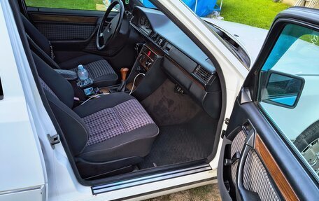 Mercedes-Benz W124, 1990 год, 320 000 рублей, 7 фотография