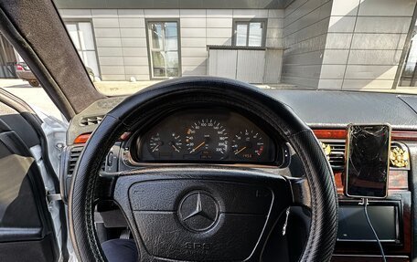 Mercedes-Benz E-Класс, 1996 год, 420 000 рублей, 13 фотография