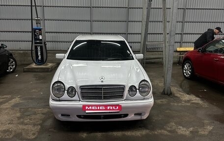 Mercedes-Benz E-Класс, 1996 год, 420 000 рублей, 3 фотография