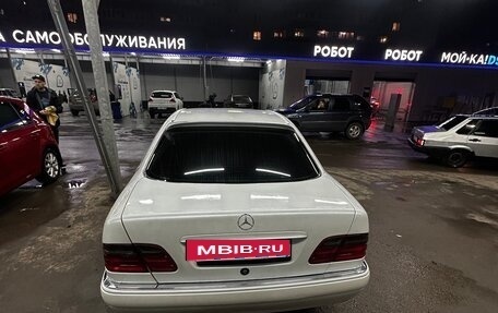 Mercedes-Benz E-Класс, 1996 год, 420 000 рублей, 4 фотография