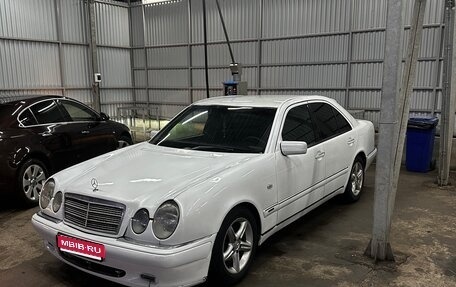 Mercedes-Benz E-Класс, 1996 год, 420 000 рублей, 1 фотография