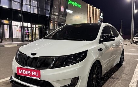 KIA Rio III рестайлинг, 2013 год, 1 000 000 рублей, 4 фотография