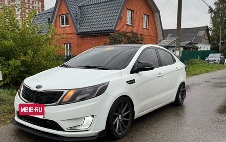 KIA Rio III рестайлинг, 2013 год, 1 000 000 рублей, 2 фотография