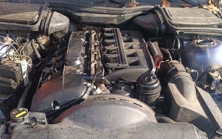 BMW 5 серия, 2002 год, 350 000 рублей, 18 фотография