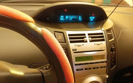 Toyota Yaris III рестайлинг, 2007 год, 550 000 рублей, 7 фотография