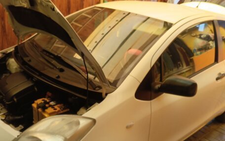 Toyota Yaris III рестайлинг, 2007 год, 550 000 рублей, 8 фотография