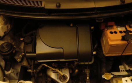 Toyota Yaris III рестайлинг, 2007 год, 550 000 рублей, 10 фотография