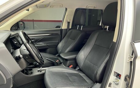 Mitsubishi Outlander III рестайлинг 3, 2016 год, 2 049 900 рублей, 9 фотография