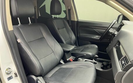 Mitsubishi Outlander III рестайлинг 3, 2016 год, 2 049 900 рублей, 8 фотография