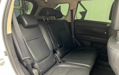 Mitsubishi Outlander III рестайлинг 3, 2016 год, 2 049 900 рублей, 10 фотография