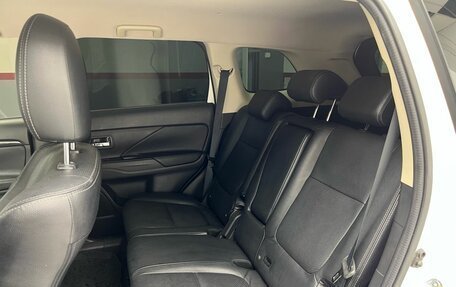 Mitsubishi Outlander III рестайлинг 3, 2016 год, 2 049 900 рублей, 11 фотография