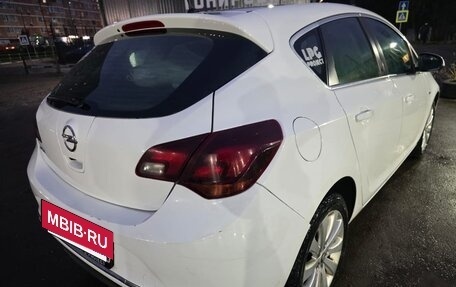 Opel Astra J, 2014 год, 1 110 000 рублей, 2 фотография