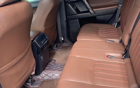 Toyota Land Cruiser Prado 150 рестайлинг 2, 2019 год, 5 000 150 рублей, 6 фотография