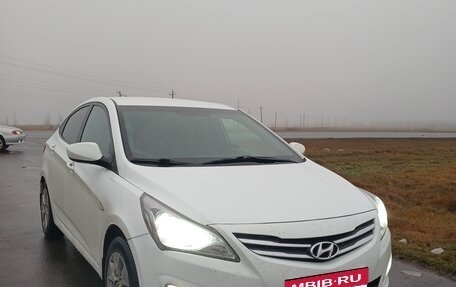 Hyundai Solaris II рестайлинг, 2015 год, 950 000 рублей, 1 фотография