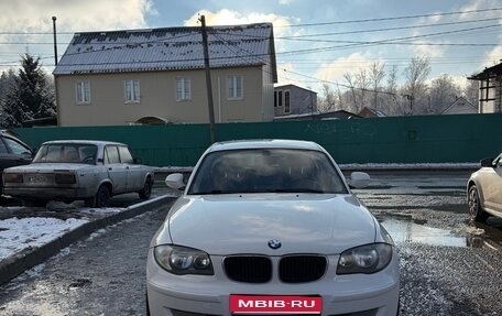 BMW 1 серия, 2011 год, 900 000 рублей, 1 фотография