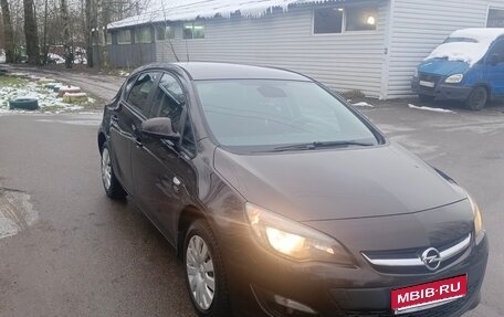 Opel Astra J, 2013 год, 700 000 рублей, 1 фотография