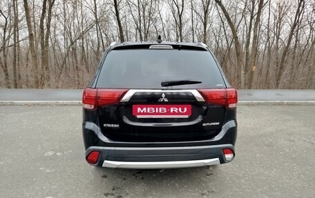 Mitsubishi Outlander III рестайлинг 3, 2018 год, 2 190 000 рублей, 2 фотография