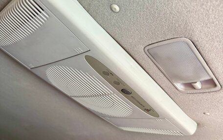 Toyota Ipsum II, 2004 год, 1 350 000 рублей, 9 фотография