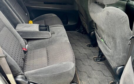 Toyota Ipsum II, 2004 год, 1 350 000 рублей, 12 фотография