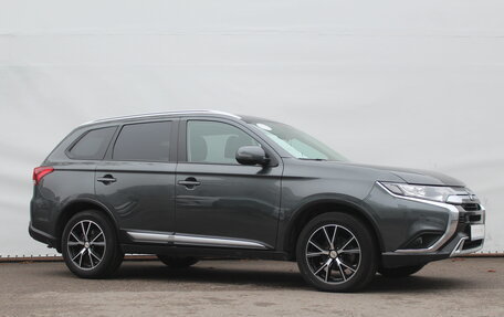 Mitsubishi Outlander III рестайлинг 3, 2020 год, 2 130 000 рублей, 3 фотография